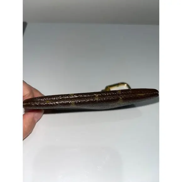 Louis Vuitton - Picture 4 of 6